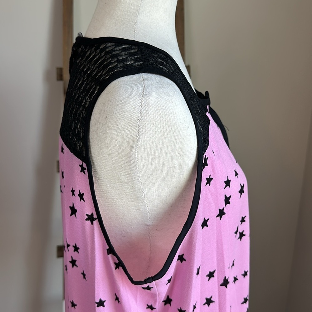 Elle Sleeveless Pink Top with Black Star and Top Lace Design Size Large in GUC - Picture 8 of 17